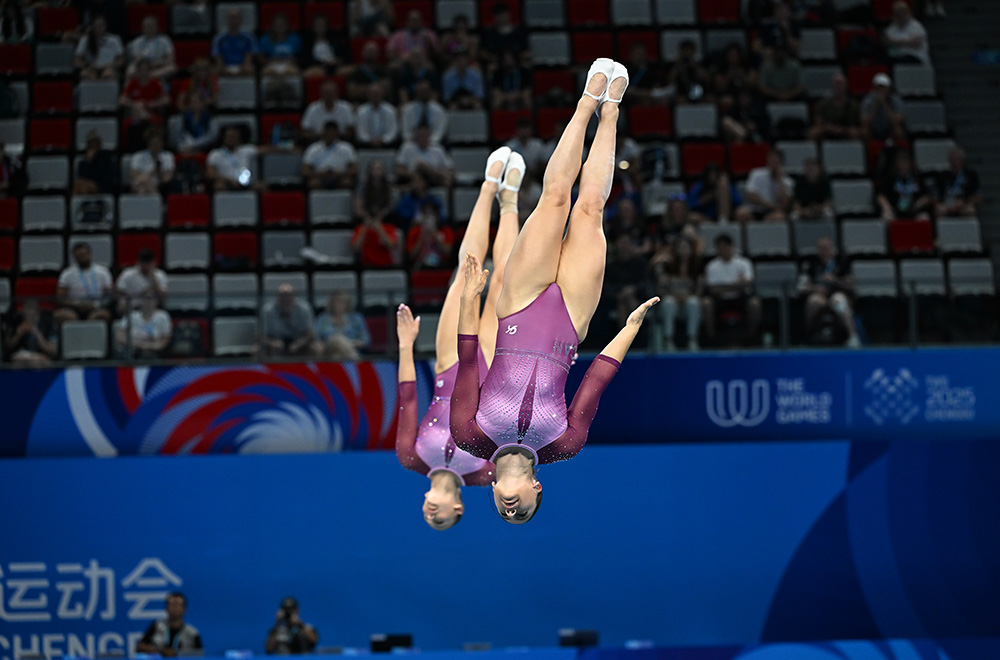Sarah Milette and Sophianne Methot synchronized in mid-air